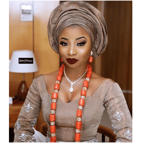 Photo of singer Mo'Cheddah looking amazing in her traditional wedding attire