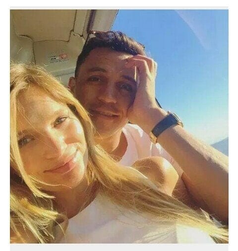 Alexis Sanchez announces split with his girlfriend
